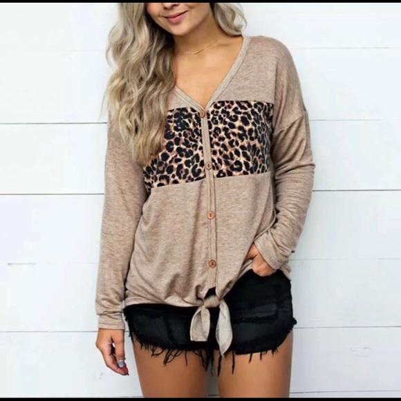 HP x 2 🎉 Tan & Leopard Button Up Top With Tie - Picture 1 of 4